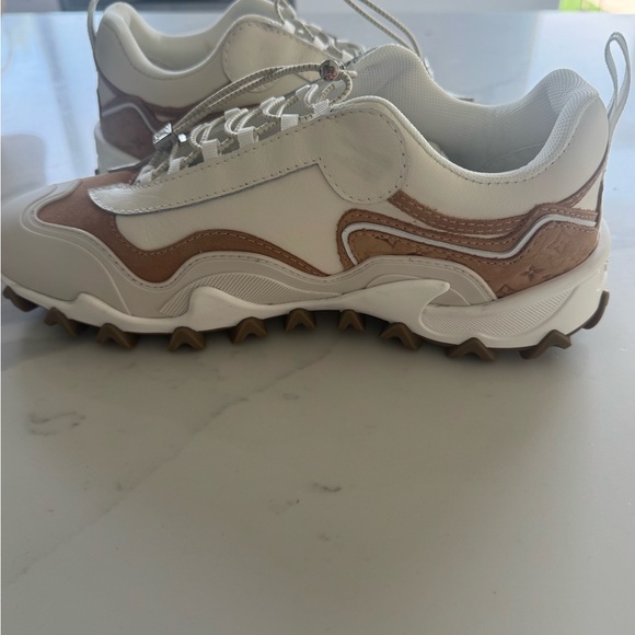Louis Vitton Sneakers - Picture 1 of 7
